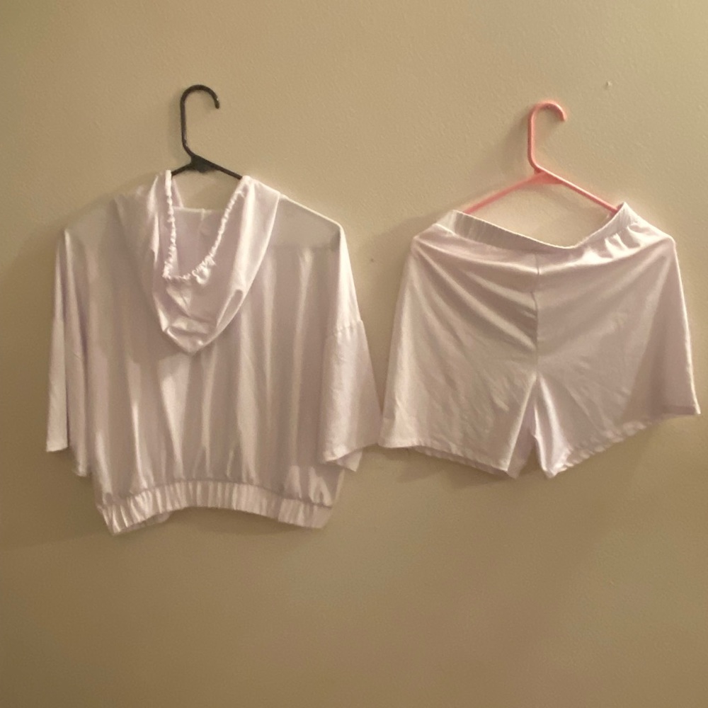 Top & Shorts - Picture 2 of 9